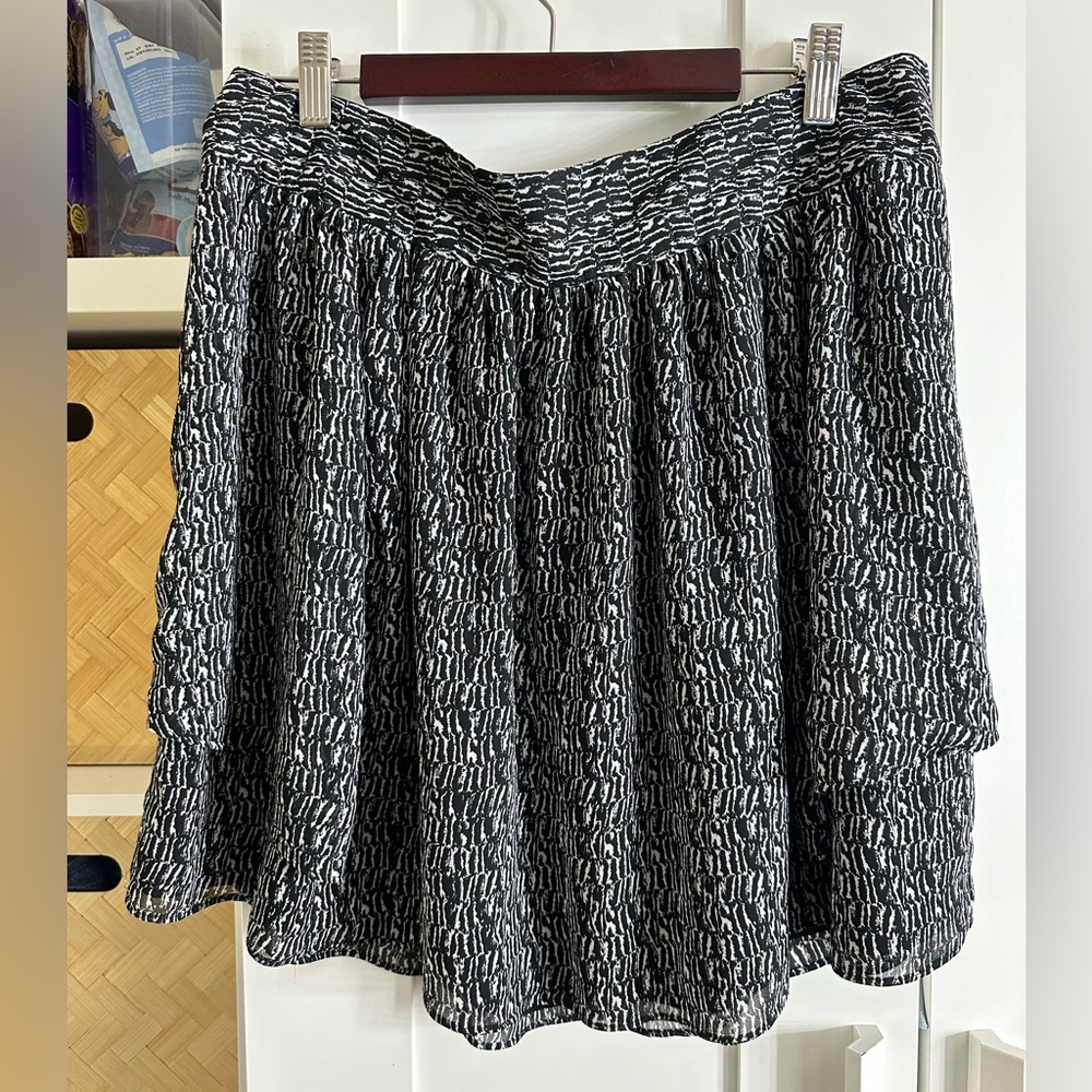 Old navy flowy skirt 10 black/white print